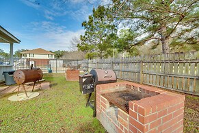 Community Grills & Pool: Gautier Condo!
