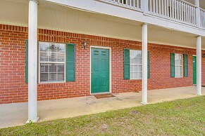 Community Grills & Pool: Gautier Condo!