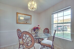 Community Grills & Pool: Gautier Condo!