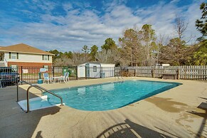 Community Grills & Pool: Gautier Condo!