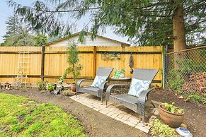 < 2 Mi to Budd Inlet: Pet-friendly Home!