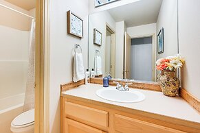 < 2 Mi to Budd Inlet: Pet-friendly Home!