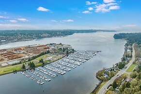 < 2 Mi to Budd Inlet: Pet-friendly Home!