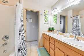 < 2 Mi to Budd Inlet: Pet-friendly Home!