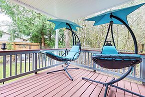 < 2 Mi to Budd Inlet: Pet-friendly Home!