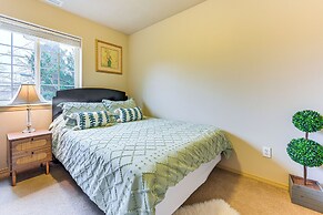 < 2 Mi to Budd Inlet: Pet-friendly Home!