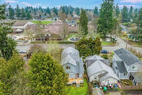 < 2 Mi to Budd Inlet: Pet-friendly Home!