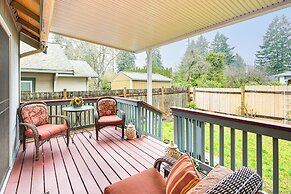 < 2 Mi to Budd Inlet: Pet-friendly Home!