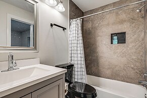 3 Mi to The Woodlands: Warm & Welcoming Home!