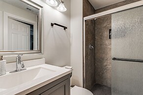 3 Mi to The Woodlands: Warm & Welcoming Home!