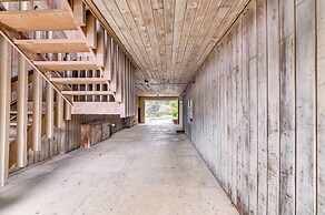 12 Mi to Downtown Dallas: Irving Condo w/ Balcony