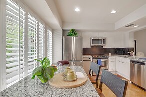 12 Mi to Downtown Dallas: Irving Condo w/ Balcony