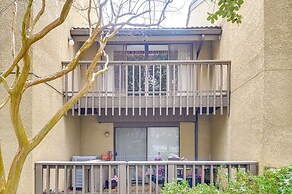 12 Mi to Downtown Dallas: Irving Condo w/ Balcony