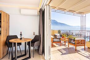 Beachfront Sunny Penthouse - Kalamata Seablisss