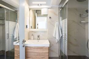 Beachfront Sunny Penthouse - Kalamata Seablisss