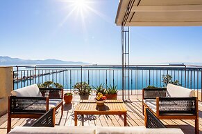 Beachfront Sunny Penthouse - Kalamata Seablisss