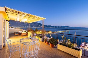 Beachfront Sunny Penthouse - Kalamata Seablisss