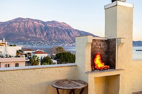 Beachfront Sunny Penthouse - Kalamata Seablisss