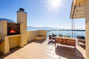 Beachfront Sunny Penthouse - Kalamata Seablisss