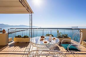 Beachfront Sunny Penthouse - Kalamata Seablisss