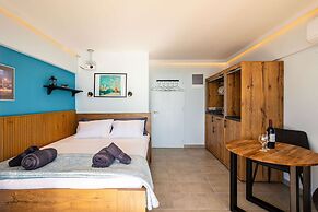 Beachfront Sunny Penthouse - Kalamata Seablisss