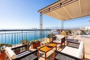 Beachfront Sunny Penthouse - Kalamata Seablisss