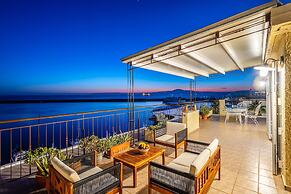 Beachfront Sunny Penthouse - Kalamata Seablisss