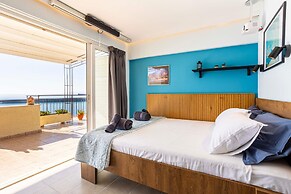 Beachfront Sunny Penthouse - Kalamata Seablisss