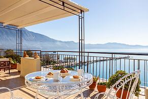 Beachfront Sunny Penthouse - Kalamata Seablisss