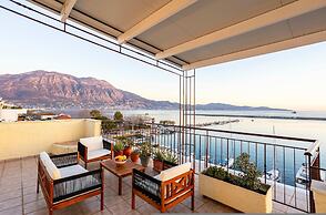 Beachfront Sunny Penthouse - Kalamata Seablisss