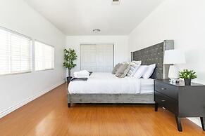 Charming Spacious Home - Modern Comforts Prime Location