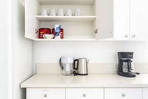 Charming Spacious Home - Modern Comforts Prime Location