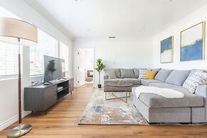 Charming Spacious Home - Modern Comforts Prime Location