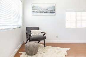 Charming Spacious Home - Modern Comforts Prime Location