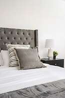 Charming Spacious Home - Modern Comforts Prime Location