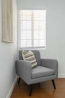 Charming Spacious Home - Modern Comforts Prime Location