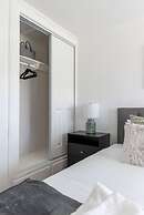 Charming Spacious Home - Modern Comforts Prime Location