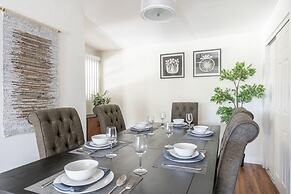 Charming Spacious Home - Modern Comforts Prime Location