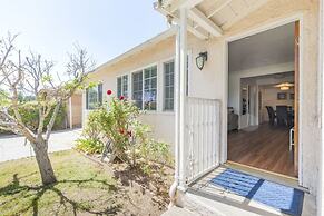 Charming Spacious Home - Modern Comforts Prime Location