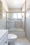 Charming Spacious Home - Modern Comforts Prime Location