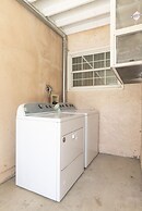 Charming Spacious Home - Modern Comforts Prime Location