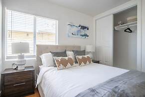 Charming Spacious Home - Modern Comforts Prime Location