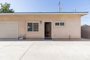 Elegant Retreat Modern Comforts Prime Location