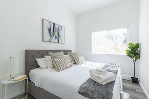 Elegant Retreat Modern Comforts Prime Location