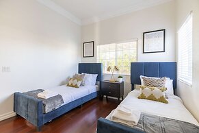 Elegant Retreat Modern Comforts Prime Location