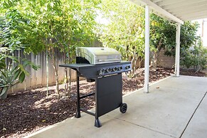 Elegant Retreat Modern Comforts Prime Location