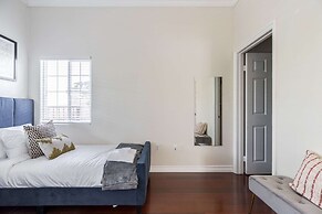 Elegant Retreat Modern Comforts Prime Location