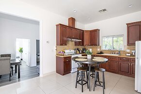 Elegant Retreat Modern Comforts Prime Location