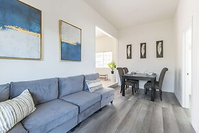 Elegant Retreat Modern Comforts Prime Location