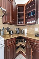 Elegant Retreat Modern Comforts Prime Location